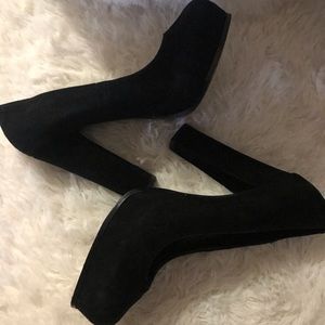 Steve Madden suede pump heel.  Size 10 color; Blk